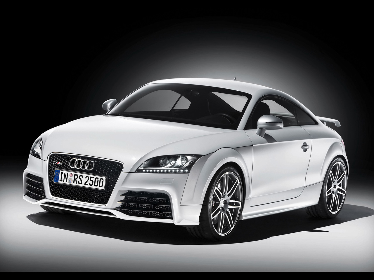 2009-Audi-TT-RS-Coupe-Studio-Front-Angle-1280x960