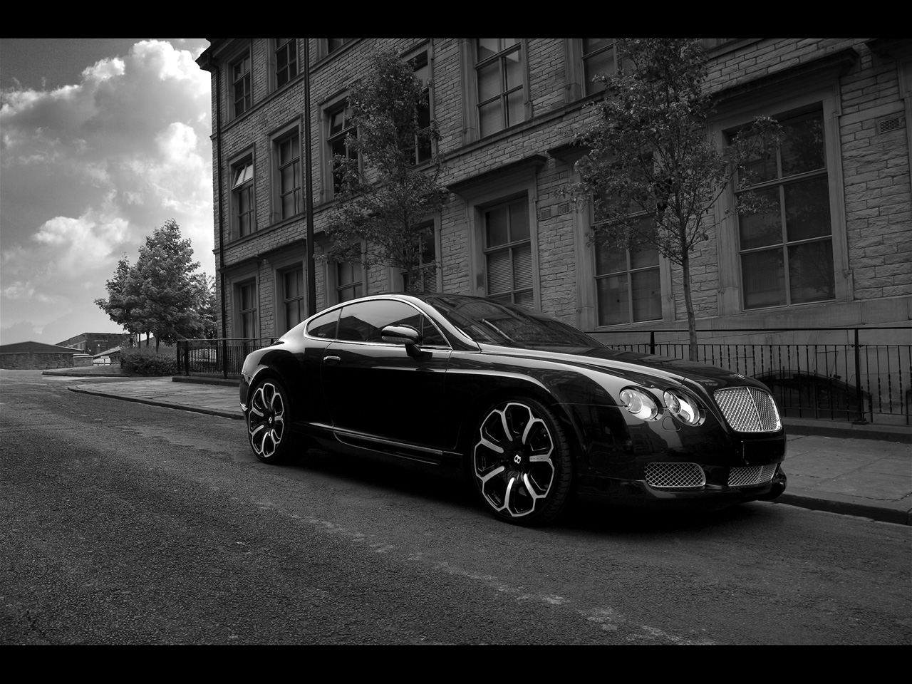 2008-Project-Kahn-Bentley-GTS-Black-Edition-Side-Angle-1280x960